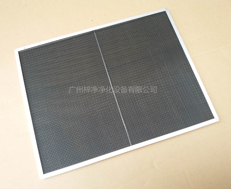 尼龍網(wǎng)初效過濾器骨架采用直徑為6mm的鐵絲焊接處理,目的防止過濾器變形。