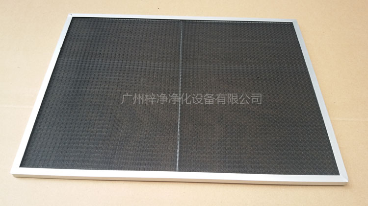 尼龍網(wǎng)初效過濾器骨架采用直徑為6mm的鐵絲焊接處理,目的防止過濾器變形。